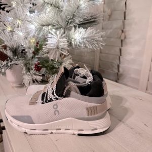 COPY - On running women’s cloudnova